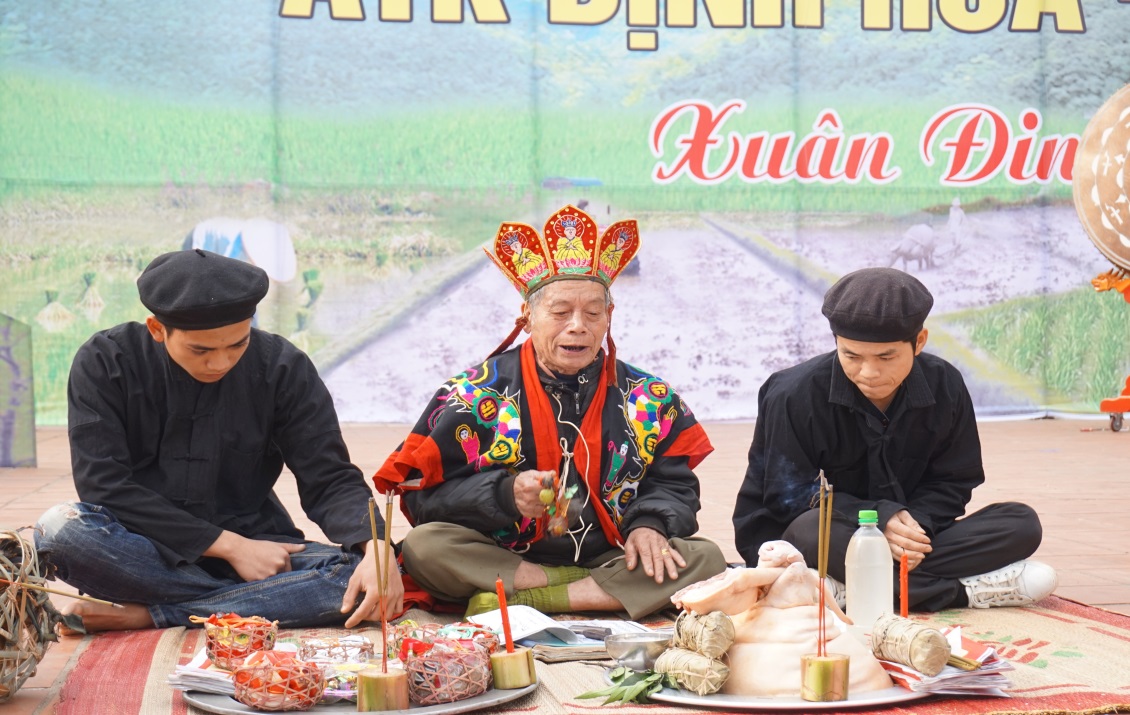 Offerings in the rite of San Chí people, Định Hóa district, Thái Nguyên province (photo by Phạm Thị Thủy Chung)
